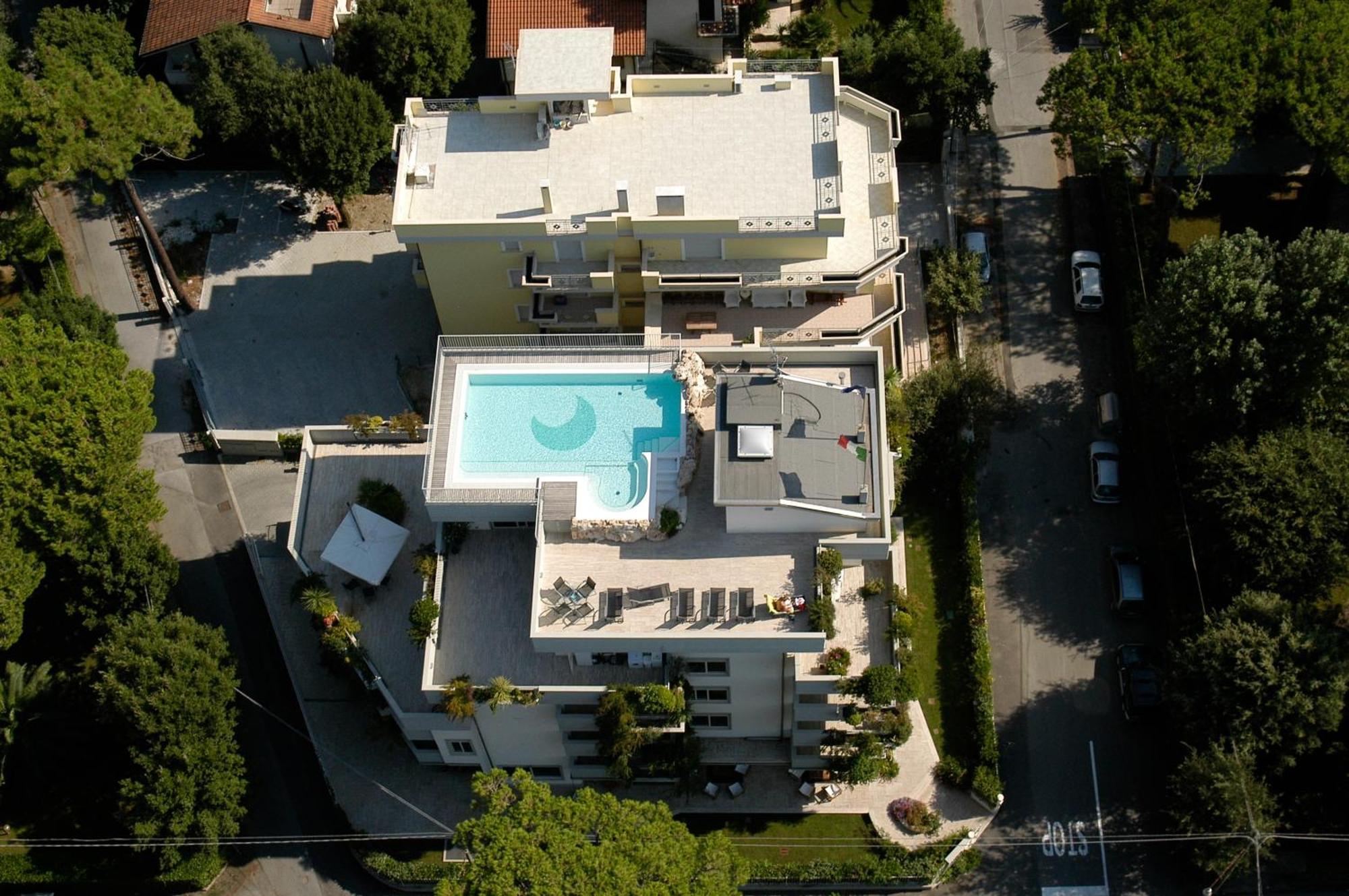 Verdeluna Aparthotel Marina di Pietrasanta Εξωτερικό φωτογραφία