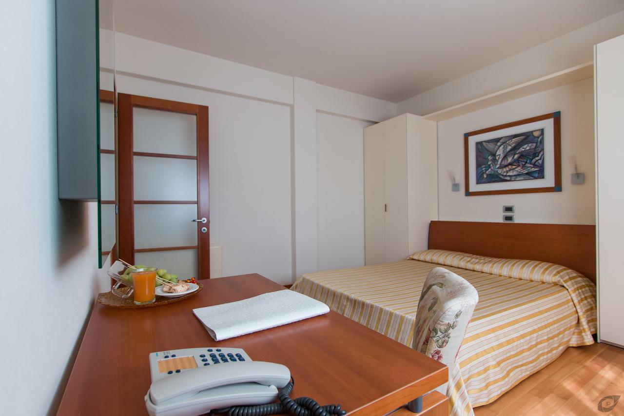 Verdeluna Aparthotel Marina di Pietrasanta Εξωτερικό φωτογραφία
