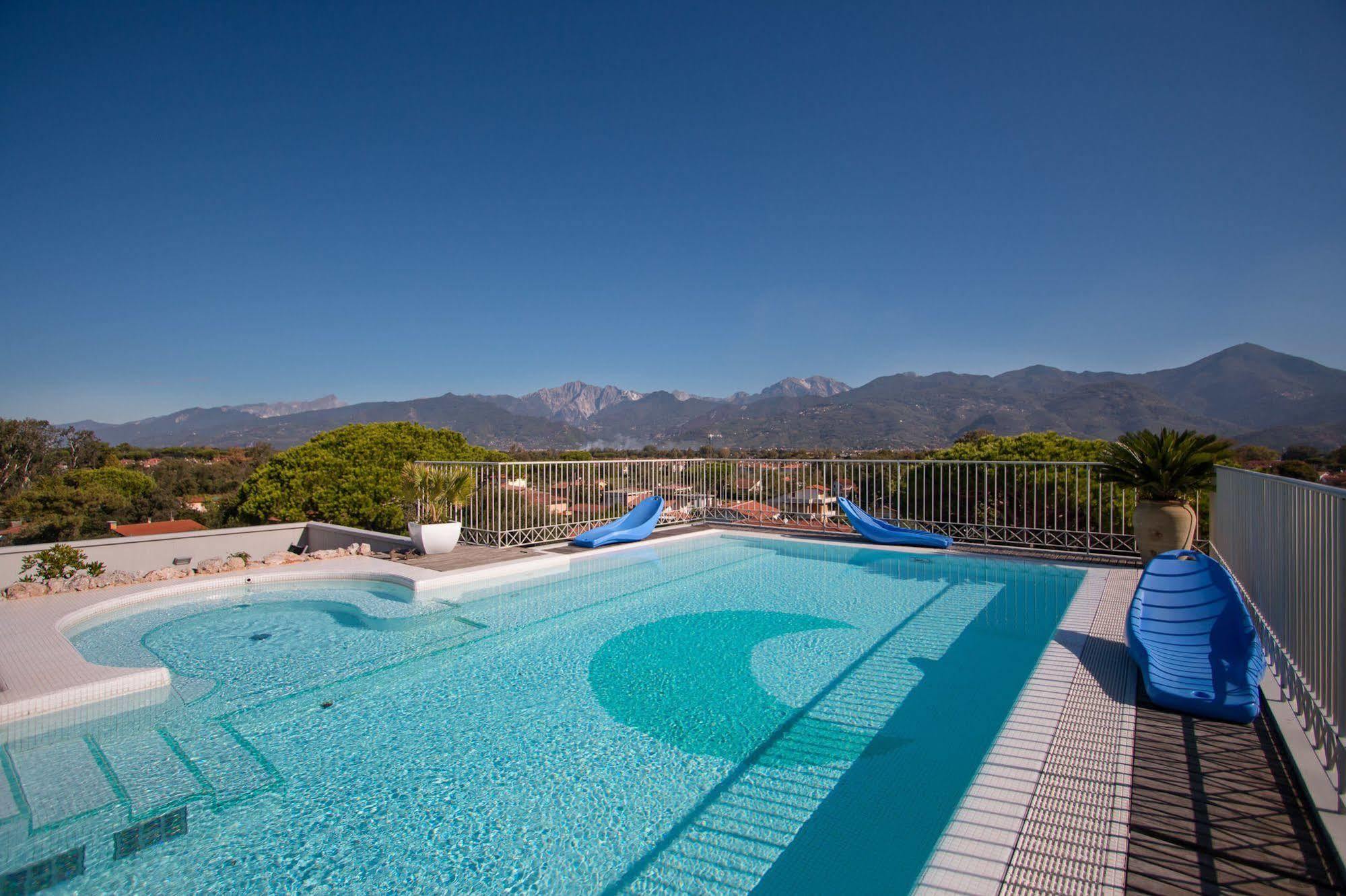 Verdeluna Aparthotel Marina di Pietrasanta Εξωτερικό φωτογραφία